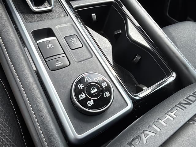 2025 Nissan Pathfinder SV 4WD