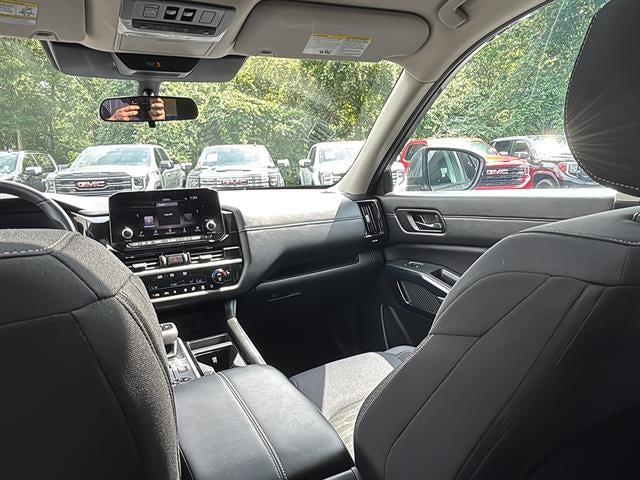 2025 Nissan Pathfinder SV 4WD