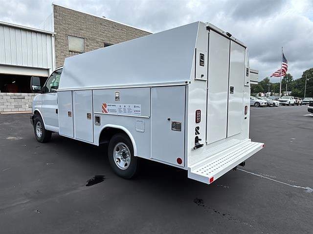 2026 GMC Savana Cutaway 3500 1WT