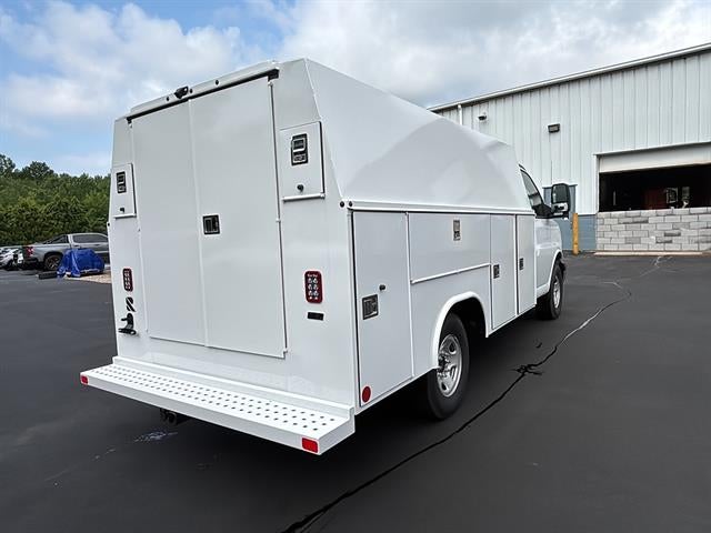 2026 GMC Savana Cutaway 3500 1WT