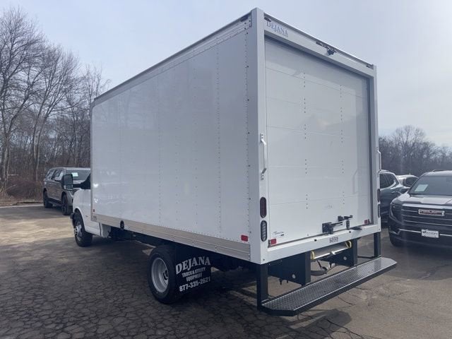 2026 GMC Savana Cutaway 3500 1WT