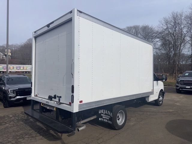 2026 GMC Savana Cutaway 3500 1WT