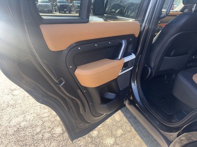 2024 Land Rover Defender 110 P400 X-Dynamic SE