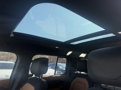 2024 Land Rover Defender 110 P400 X-Dynamic SE