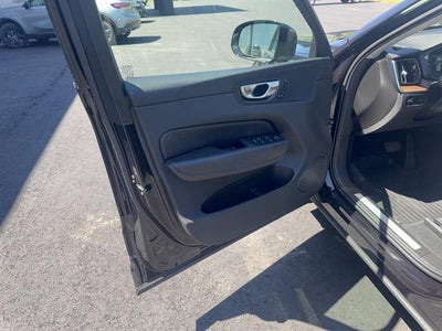 2021 Volvo XC60 T5 Momentum