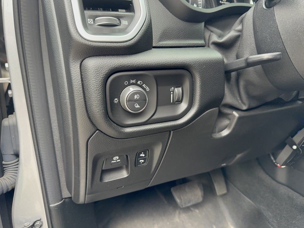 2020 RAM 1500 Big Horn Quad Cab 4x4 6'4" Box