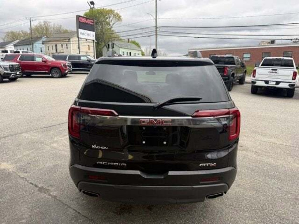 2023 GMC Acadia AT4
