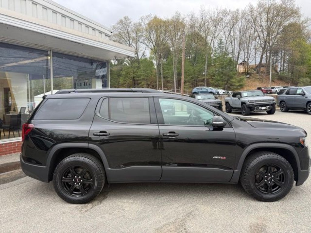 2023 GMC Acadia AT4