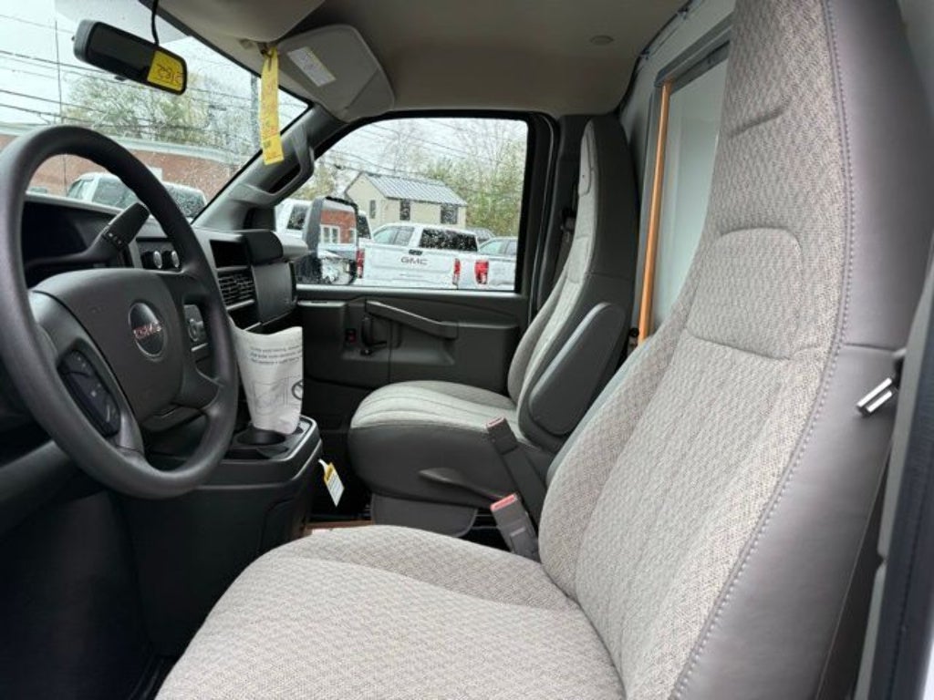 2026 GMC Savana Cutaway 3500 1WT