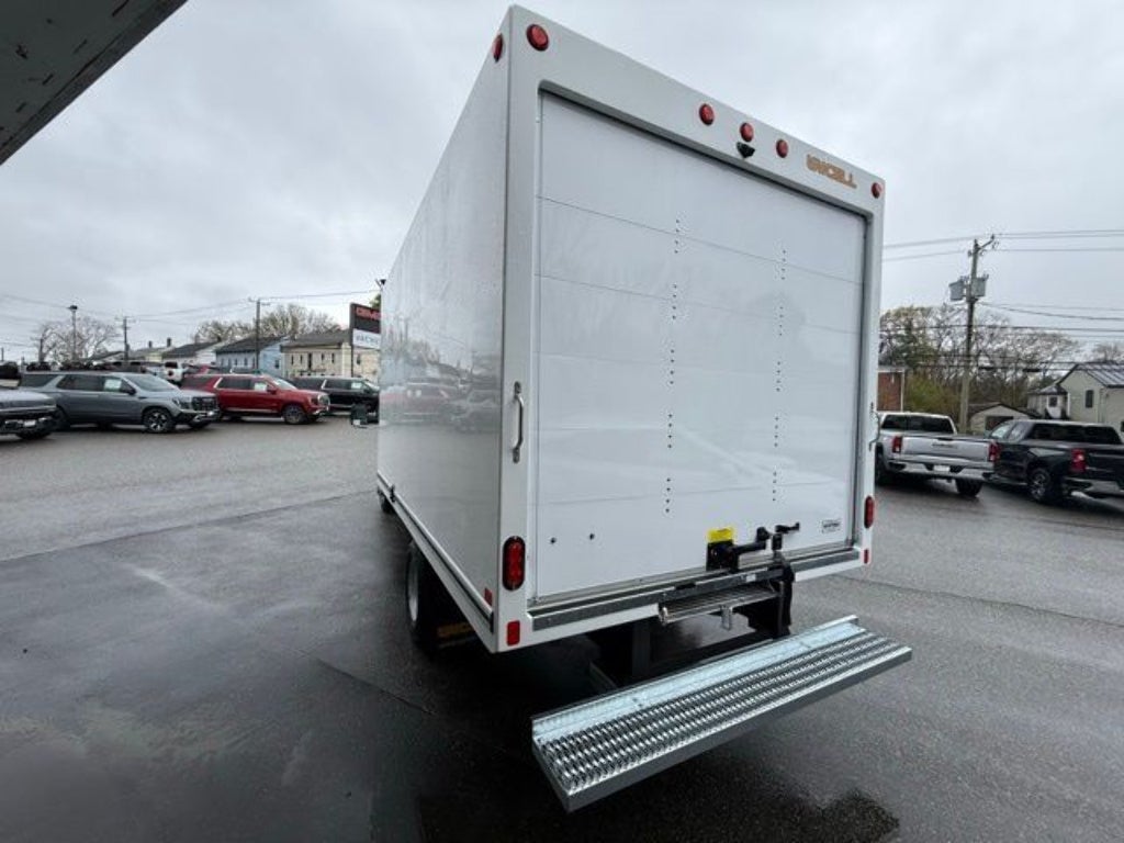 2026 GMC Savana Cutaway 3500 1WT