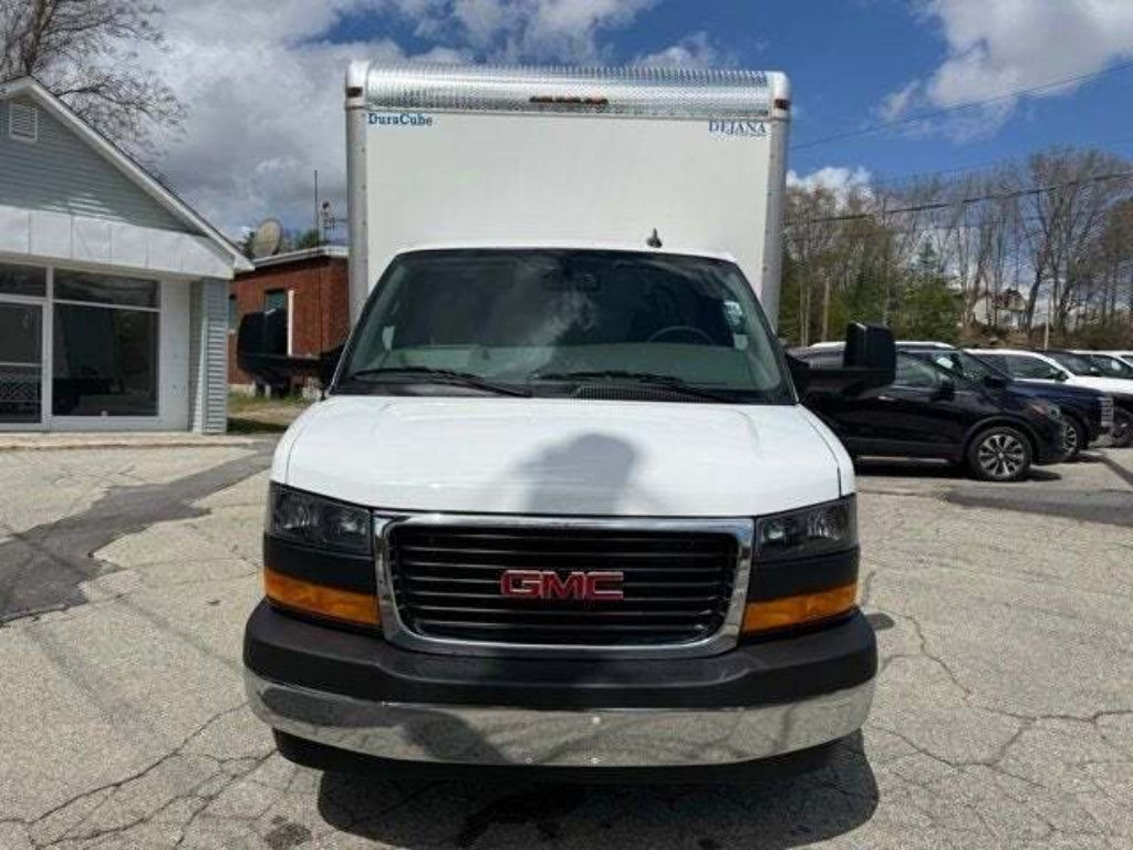 2026 GMC Savana Cutaway 3500 1WT
