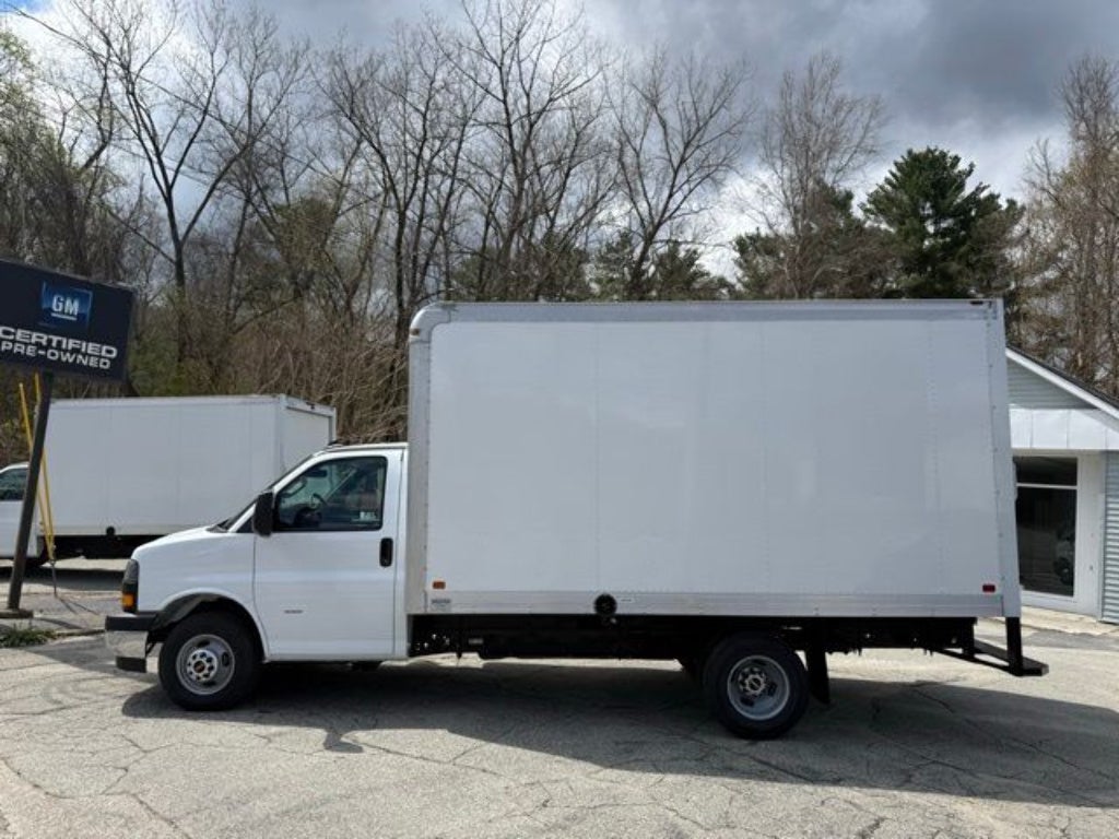 2026 GMC Savana Cutaway 3500 1WT