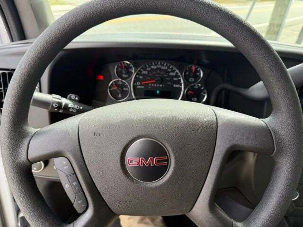 2026 GMC Savana Cutaway 3500 1WT