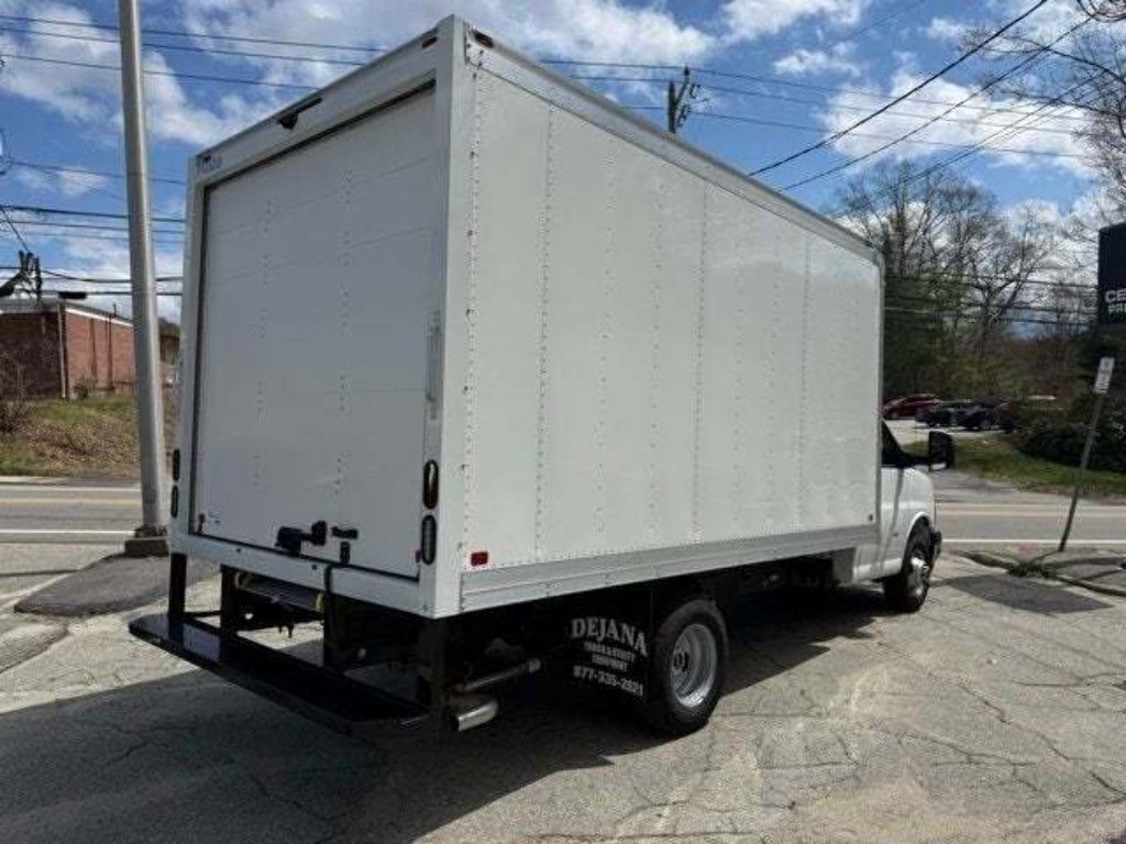 2026 GMC Savana Cutaway 3500 1WT