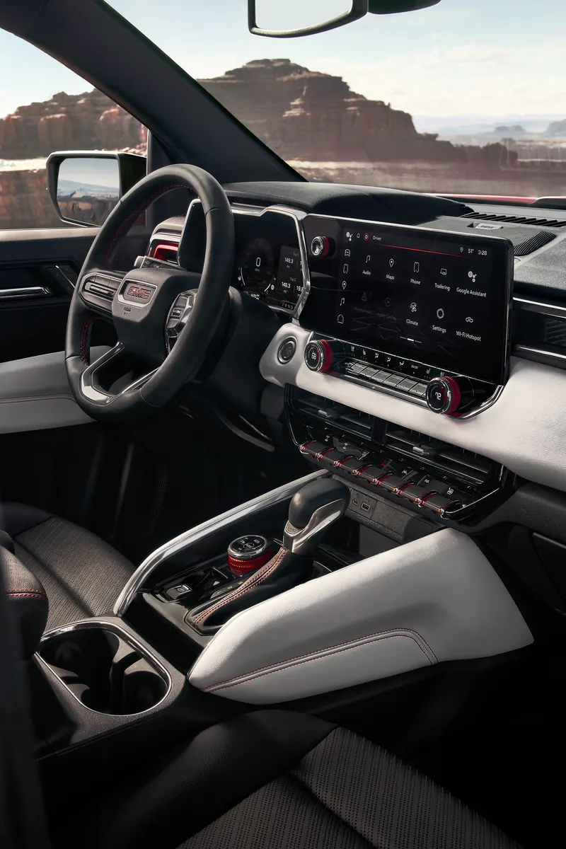 2026 GMC Canyon infotainment system at Vachon GMC in Putnam CT